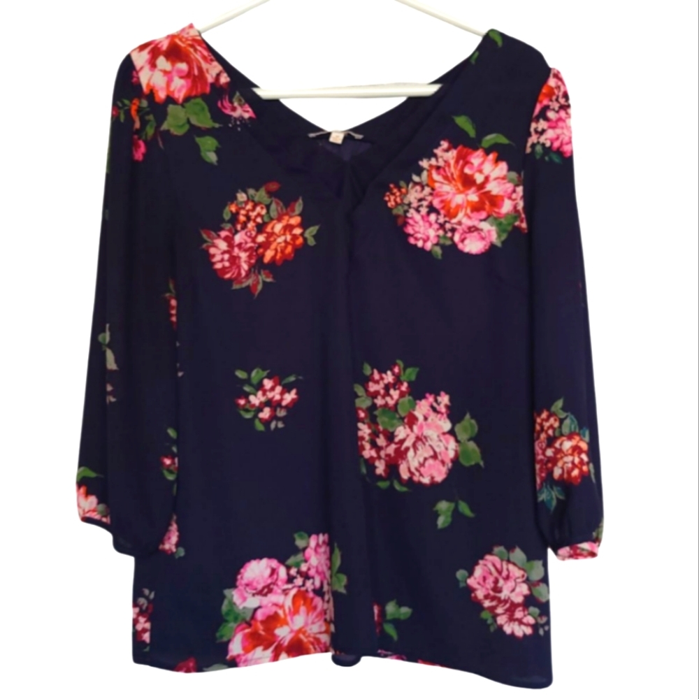 BOGO 🌷 Skies are Blue Blouse | Size Medium | Navy Blue and pink
